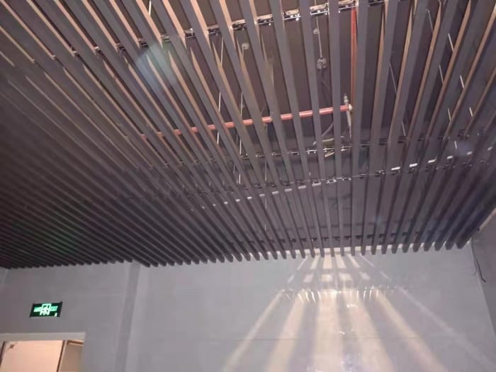 亳州东方名府铝方通吊顶项目安装中