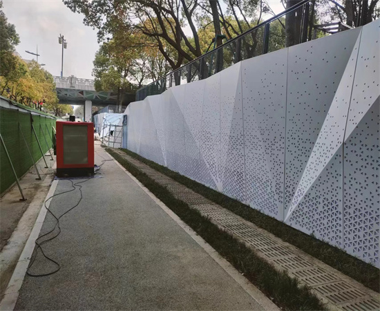 江苏铝单板厂家无锡户外园林景观挡土墙氟碳冲孔铝单板案例